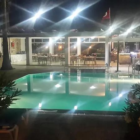 酒店 Cemre 图尔古特雷斯