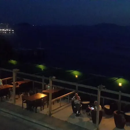 Cemre トゥルグトレイス