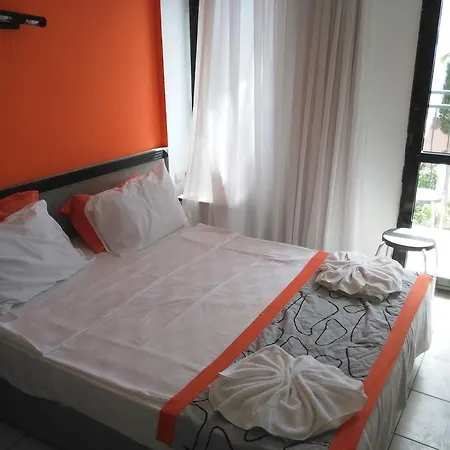 Cemre トゥルグトレイス