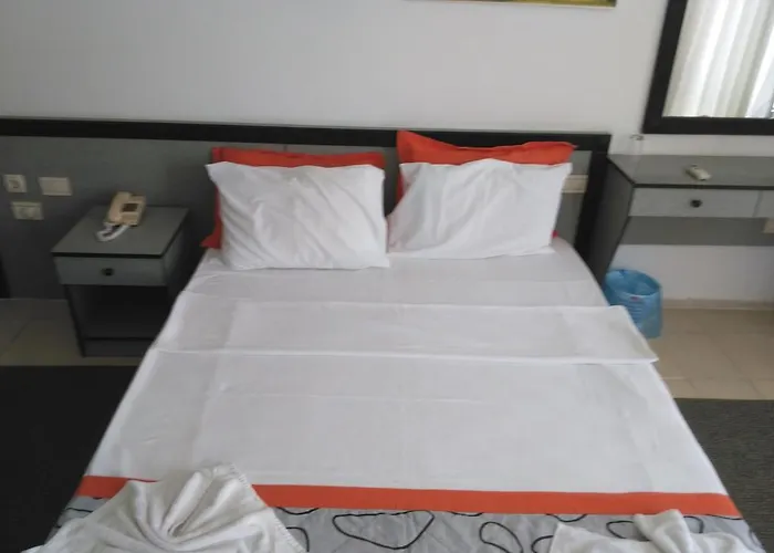 Hotell Cemre Turgutreis