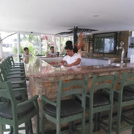 酒店 Cemre 图尔古特雷斯