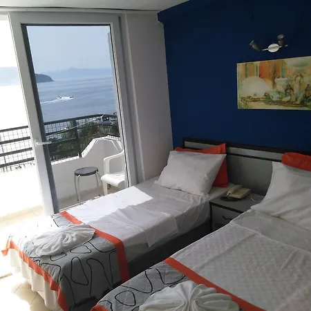 Cemre 图尔古特雷斯