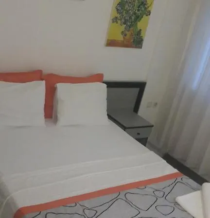 Cemre 图尔古特雷斯